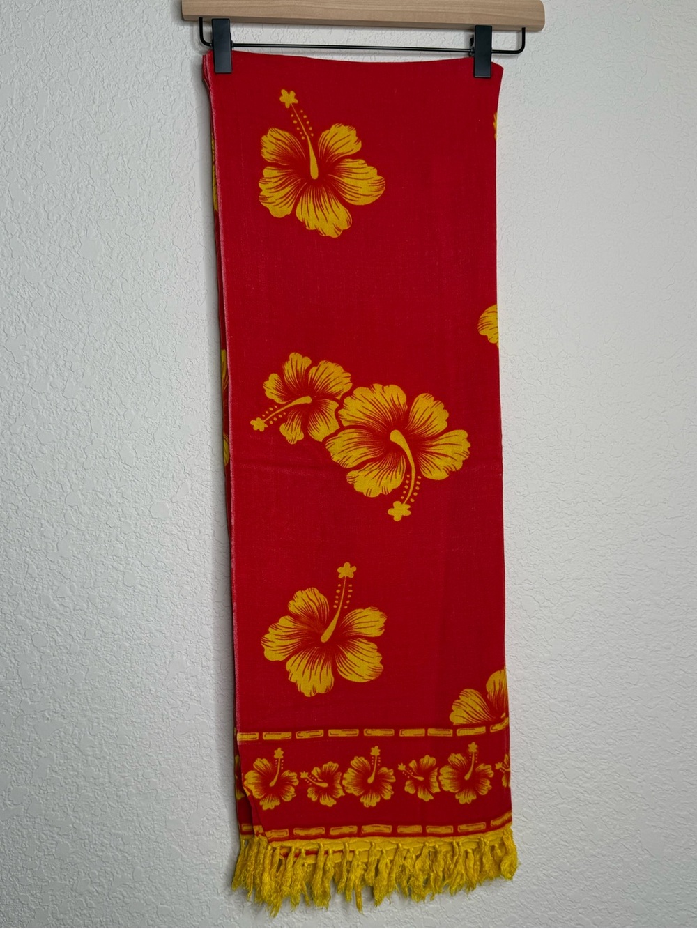 Red Hibiscus Print Sarong Wrap Beach Cover Up Fringe 60x44 Vacation Tropical